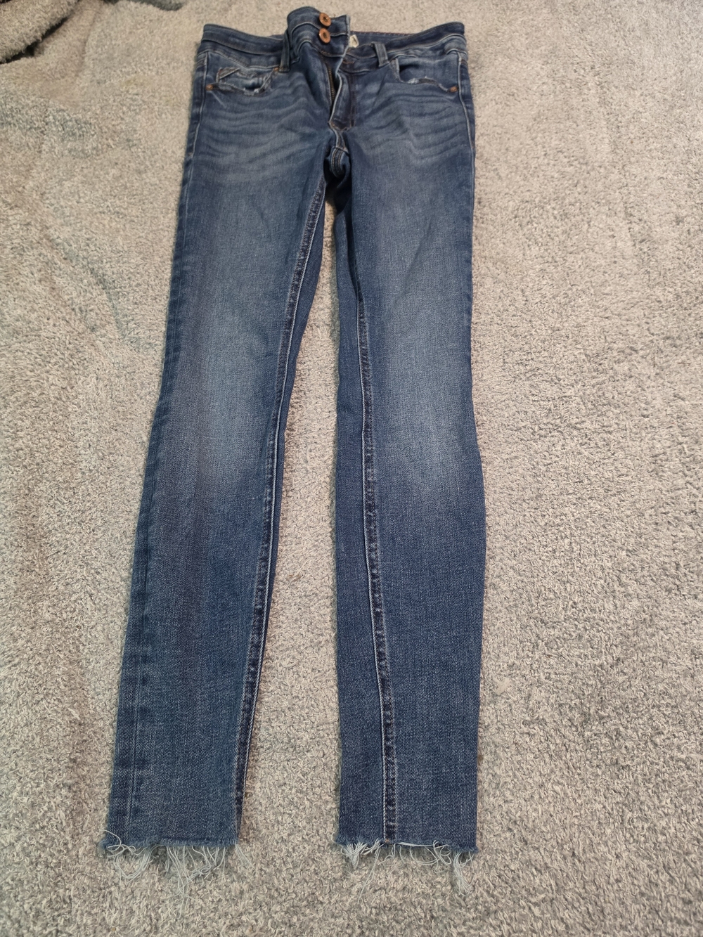 Women's Skinny Jeans in Medium Blue Denim with Frayed Hem